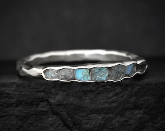 Raw Blue Labradorite Band. Rustic Solid Gold or Silver Bezel Set Natural Uncut Blue Green Flash Labradorite Mystical Stacking Ring