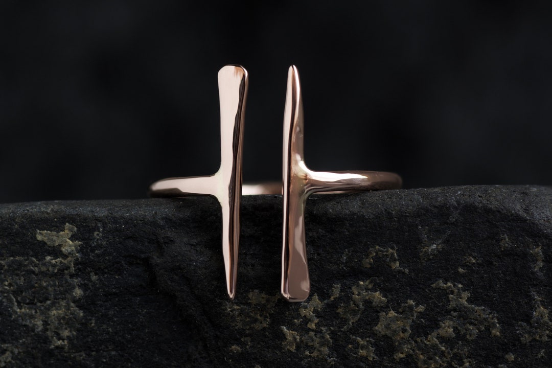 Horseshoe Nail Midi Knuckle Ring. Adjustable Size Rustic Organic