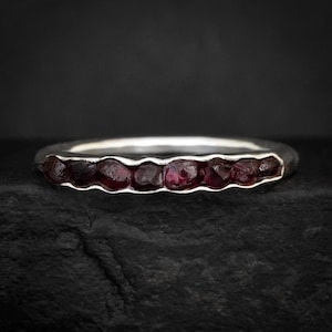 Raw Red Garnet Ring. Rustic Organic Alternative Raw Rough Uncut Bezel Set Natural Pyrope Red Gemstone Garnet Wedding Band Ring