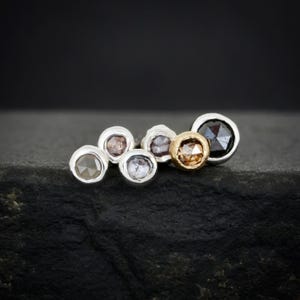 Diamanten stekers. 3 mm kleine roosgeslepen ronde zout- en peperdiamanten. Diamanten oorbellen. Echte diamanten oorbellen. Galaxy Diamond-stekers