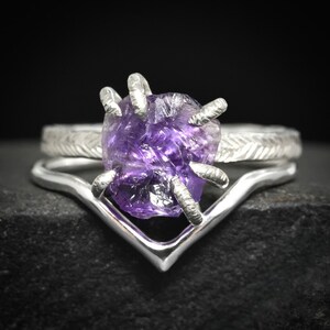 Amethyst and Wave Ring Set. Unique Rustic Rebel Alternative Raw Rough Natural Purple Amethyst and Wave Gold Silver Womens Wedding Ring Set