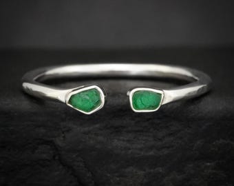 Emerald Ring. RTS 925 Sterling Silver Adjustable Bezel Set Raw Emerald Crystal Slice Midi Knuckle Ring in US size 2.5 - 3.5