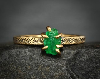 Raw Emerald Crystal Ring. Rustic Organic Alternative Unique Raw Rough Uncut Natural 6 Prong Set Green Emerald Crystal Engagement Ring