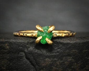 Raw Emerald Crystal Ring. Rustic Organic Alternative Unique Raw Rough Uncut Natural 4 Prong Set Green Emerald Crystal Engagement Ring