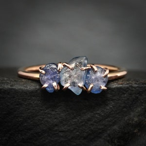 Montana Sapphire Ring. Raw Montana Sapphire 3 Stone Crystal Ring. Dainty Delicate Prong Set Unique Raw Rough Uncut Sapphire Engagement Ring