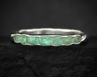 Uncut Light Green Emerald Band. Rustic Solid Gold or Silver Bezel Set Natural Raw Emerald Alternative Wedding Stacking Everyday Ring