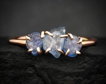 Real Raw Montana Sapphire Ring. Rustic Solid Gold 3 Gemstone Prong Set Natural Uncut Blue Sapphire Alternative Engagement Stacking Ring