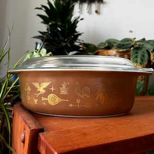 Pyrex Early American (405) 2 1/2 QT Casserole Dish