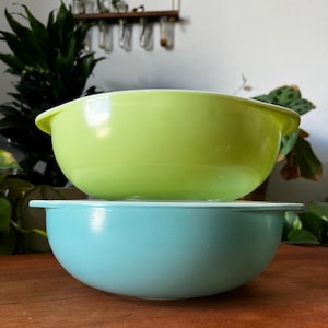 PYREX 024 Round Casserole Bowls