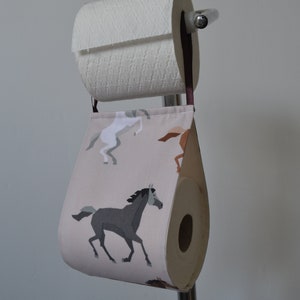 Porta carta igienica con stampa di cavalli per 1-2 rotoli. Tessuto marrone con cavalli/Arredo bagno/portaoggetti per il bagno/portarotolo