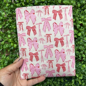 Pink bows coquette Kindle Sleeve, girlie pink book sleeve, trendy bows book pouch for friend, bookish gift for her, aesthetic gift friend