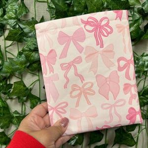 Pink bows coquette Kindle Sleeve, girlie pink book sleeve, trendy bows book sleeve for friend, bookish gift for her, for friend