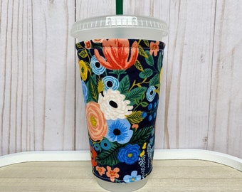 Rifle Paper Co Wildwood Navy Cup Sleeve, café glacé floral confortable pour les adolescents, manchon de tasse réutilisable, cadeau café pour maman, cadeau Boho pour enseignant