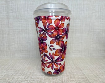 Manchon de tasse froide rose fleur tropicale, café glacé floral coquette confortable, manchon confortable de café de printemps, manchon de tasse mignon, cadeau pour amateur de café,