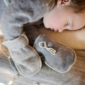 Organic Merino Wool Baby Mittens: Unisex Newborn Gift
