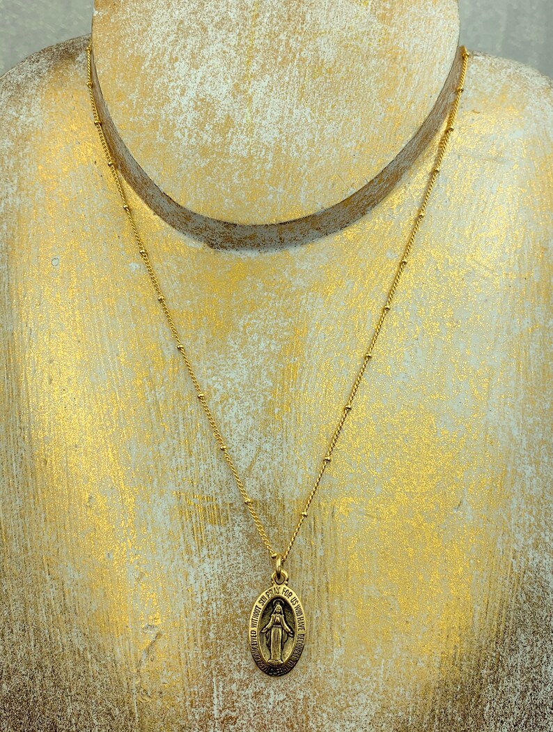 Beautiful Gold Plated Oval Framed Miraculous Medallion of Jesus Religious Charm on 18K Gold Plated 16 18 or 24 Satellite ChainFaith