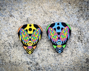 Hornet & Blue Alien Head -  Pretty Lights Basssnectar - HAT PIN