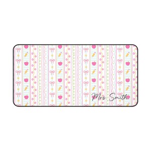 Personalized Coquette Teacher Desk Mat, Cute Pink Classroom Decor for Teachers, Pastel Mouse Pad with Name Bild 5