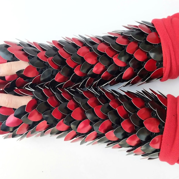 Dragon Scale Gloves - Easy Digital Pattern - Size XS/S