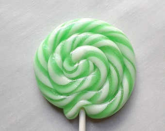 10 piruletas de caramelo espirales hechas a mano, personalizadas, de cualquier sabor, 2.5", MadScienceSweets, regalos de fiesta, verde y blanco