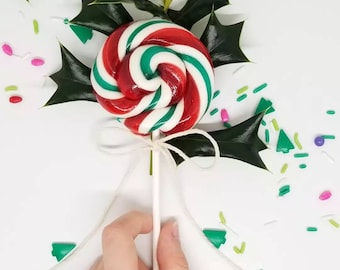 10 piruletas navideñas con espirales, hechas a mano, personalizadas, de cualquier sabor, 2.5", MadScienceSweets, recuerdos de fiesta, color burdeos, rojo y verde azulado