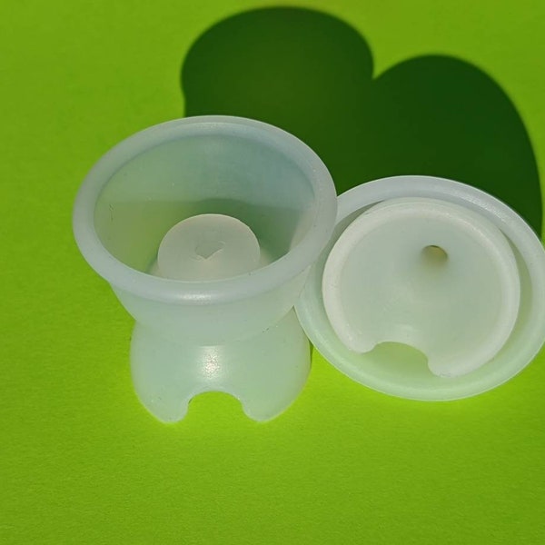 Silicone foreskin retainer with a frenulum notch