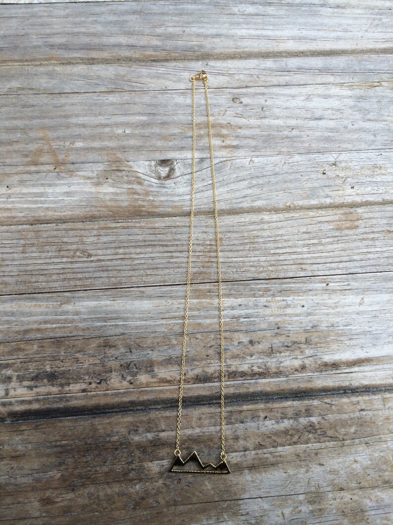 Gold Mountain Necklace, Mountain Charm Necklace, California Necklace, Northwest Necklace, Gift for her, 18k Gold plated imagem 2