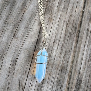 Opalite Raw Crystal Wire Wrapped on a Silver Plated Necklace, Opalite Necklace, Crystal Necklace, Wire Wrapped Necklace afbeelding 2
