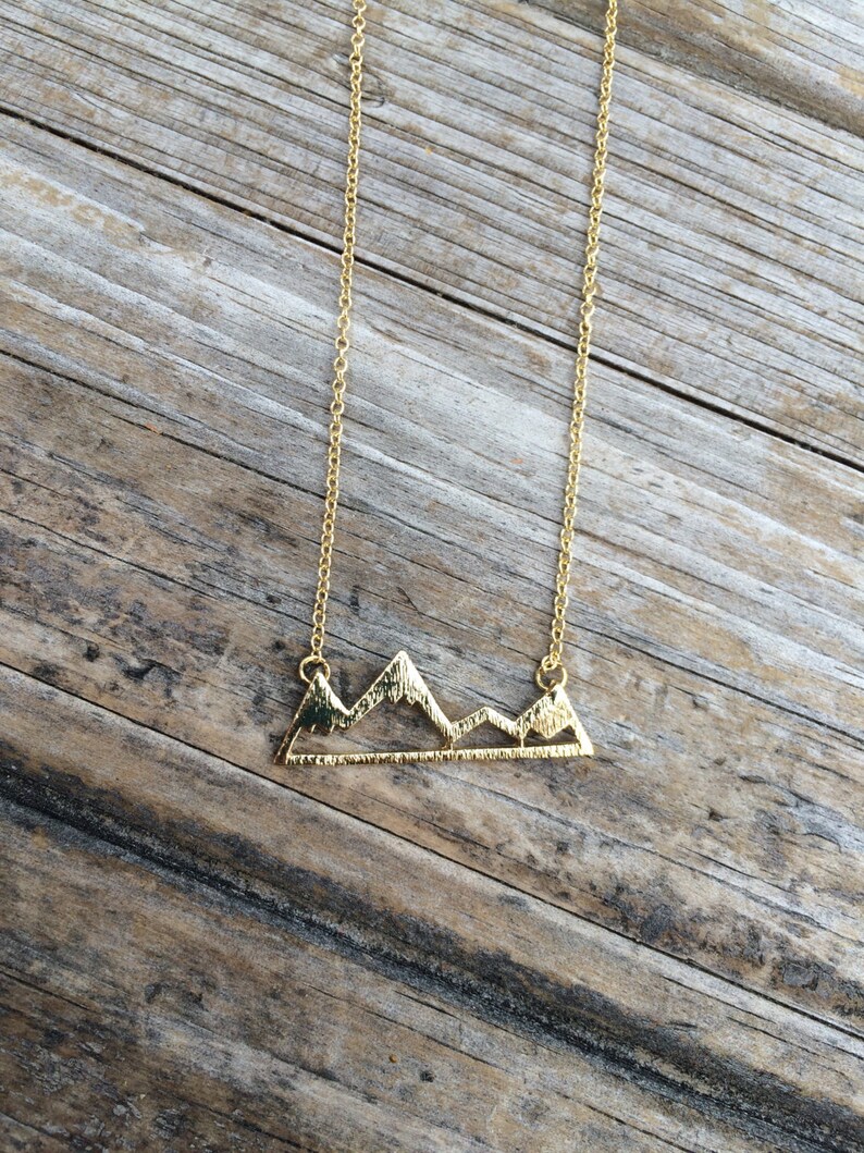 Gold Mountain Necklace, Mountain Charm Necklace, California Necklace, Northwest Necklace, Gift for her, 18k Gold plated imagem 1