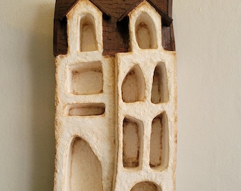 Haunted House Trinket Shelf: Large Dingy White Spooky Decor