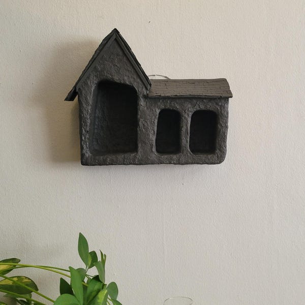 Étagère à bijoux de la maison hantée : décor fantasmagorique gris foncé moyen