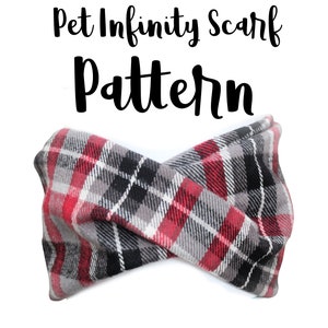 Puede incluir: Una bufanda infinita de cuadros rojos, negros y grises para mascotas. La bufanda está doblada en forma de ocho, con los extremos superpuestos. Patrón de bufanda infinita para mascotas.