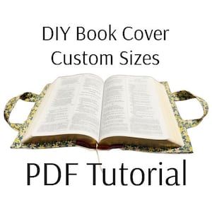 Könnte beinhalten: Ein offenes Buch mit floral gemusterter Hülle und Griffen. Der Text "DIY Book Cover Custom Sizes" und "PDF Tutorial" ist in schwarzer Schrift dargestellt.