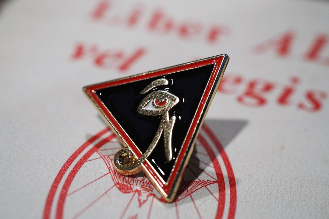Waheed Pin Golden Wadjet Eye Enamel Pin - Etsy