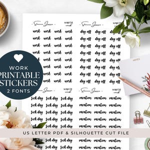 Puede incluir: Conjunto de pegatinas de trabajo imprimibles con palabras como "work", "day off", "sick day" y "vacation". Las pegatinas están disponibles en dos fuentes y diseñadas para archivos PDF US Letter y Silhouette. La imagen incluye una taza de café y flores.