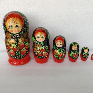 Vintage USSR Russian Small Matryoshka Nesting Dolls, Hand Painted , Set of 6, FREE SHIPPING