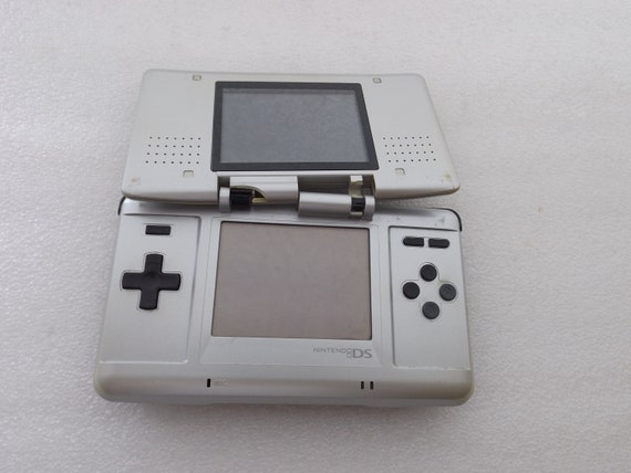 Nintendo DS With Battery and Adapter With 2 Gb Kingston