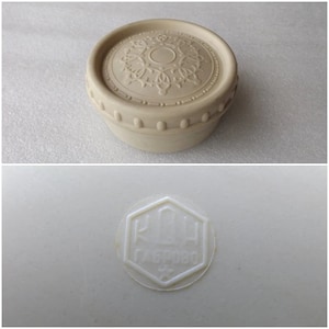 Vintage Plastic Box  , Jewelry Box , Art Deco Ornamented Round Box , Round  Box with Lid , White Plastic Box , Free Worldwide Shipping