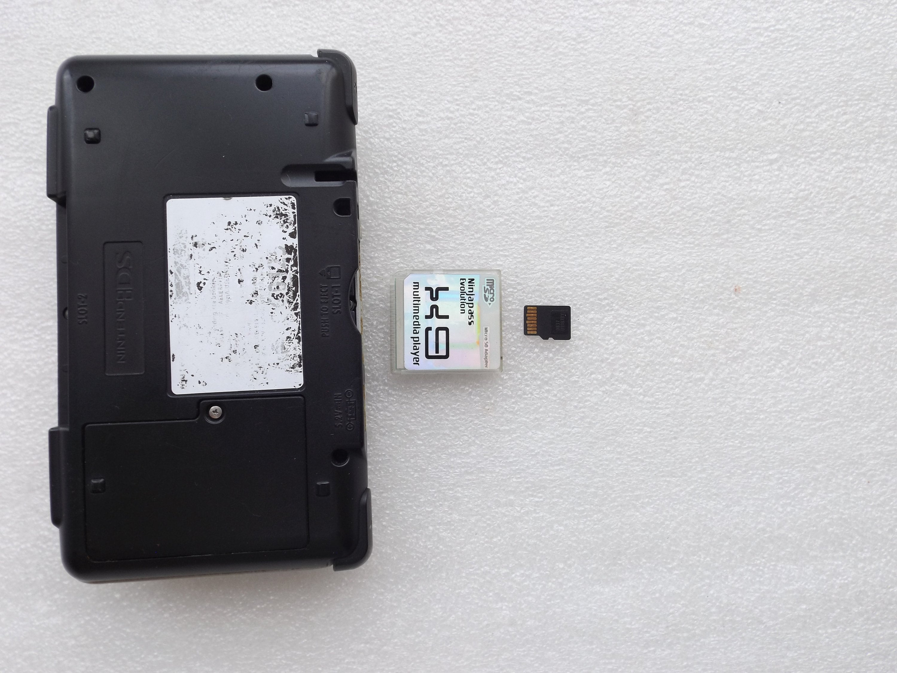 Nintendo DS With Battery and Adapter With 2 Gb Kingston