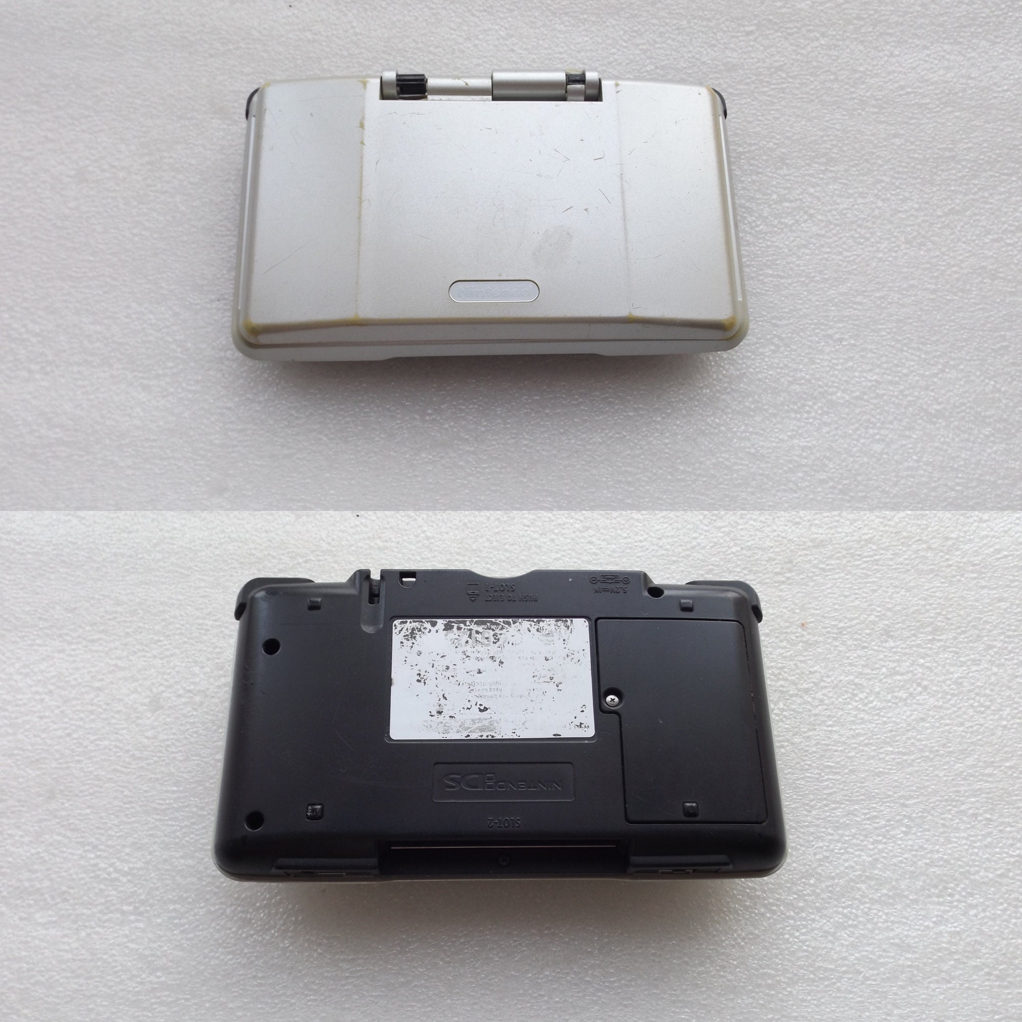 Nintendo DS With Battery and Adapter With 2 Gb Kingston