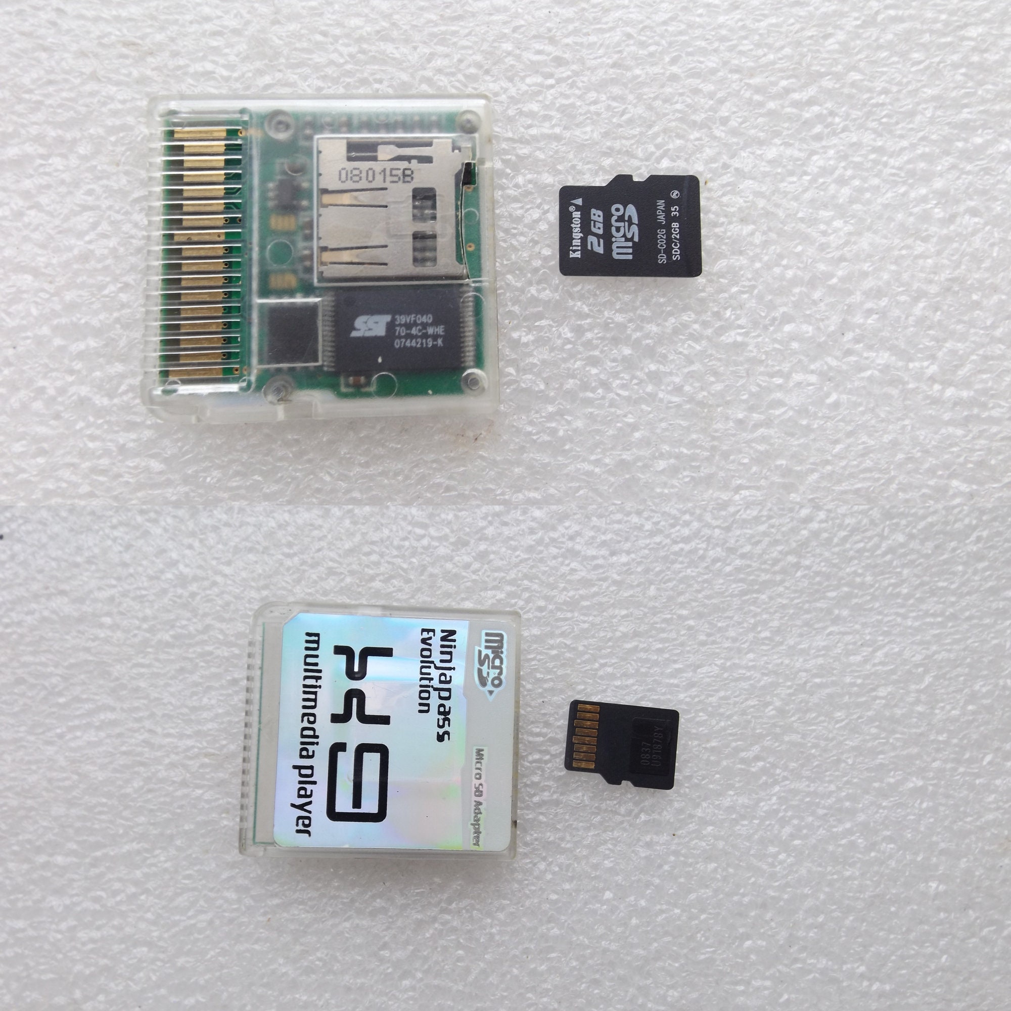 Nintendo DS With Battery and Adapter With 2 Gb Kingston