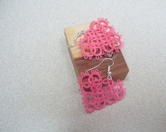 Shuttle tatted heart earrings