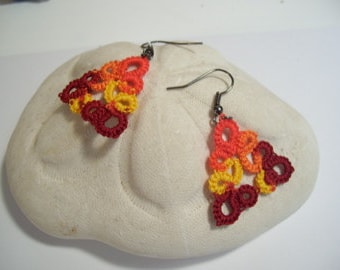 Small and light ,tatted in fine egyptian cotton thread in fall colors.