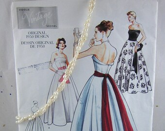 UNCUT 1950s Vogue Special Design Pattern S-4416 GLAMOROUS Strapless Fitted Bodice Evening Ball Gown or Wedding Dress Gown Size 12..bust 30