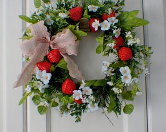 Strawberry Farmhouse Wreath: Red & Green Kitchen Decor