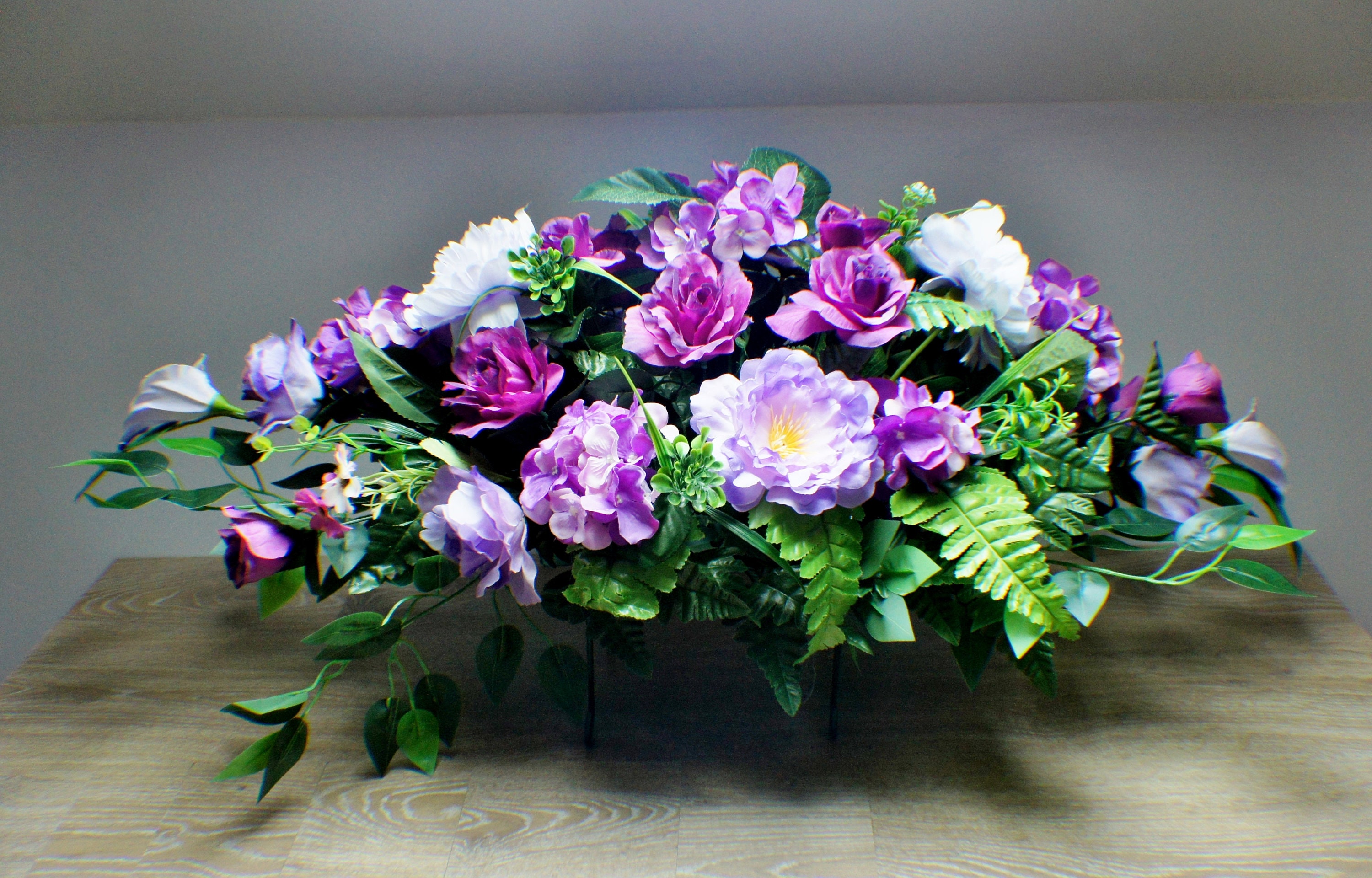 Decorazione Commemorativa Per Tomba AngraveMemorials - Con Fiore Di Giglio Dorato, Dimensioni 13x19x8 Cm - 4