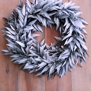 Prêt à être expédié, Couronne d’argent de Noël, Couronne d’eucalyptus, Couronne de porte, Couronne de cheminée, Couronne de ferme, Cadeau de pendaison de crémaillère, Couronne d’hiver