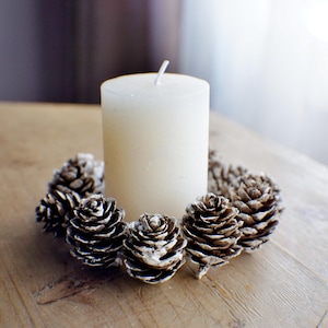 Pine Cone Christmas Candle Ring: Farmhouse Table Decor