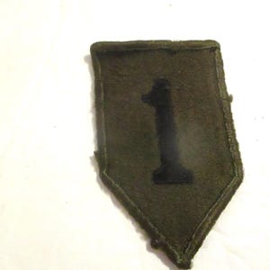 Cold War Vietnam era   US Army First Infantry Division soldiers' uniform patch.