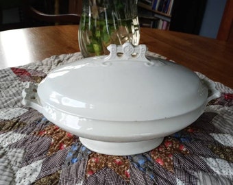 Elegant Antique White Covered Server 10X6"